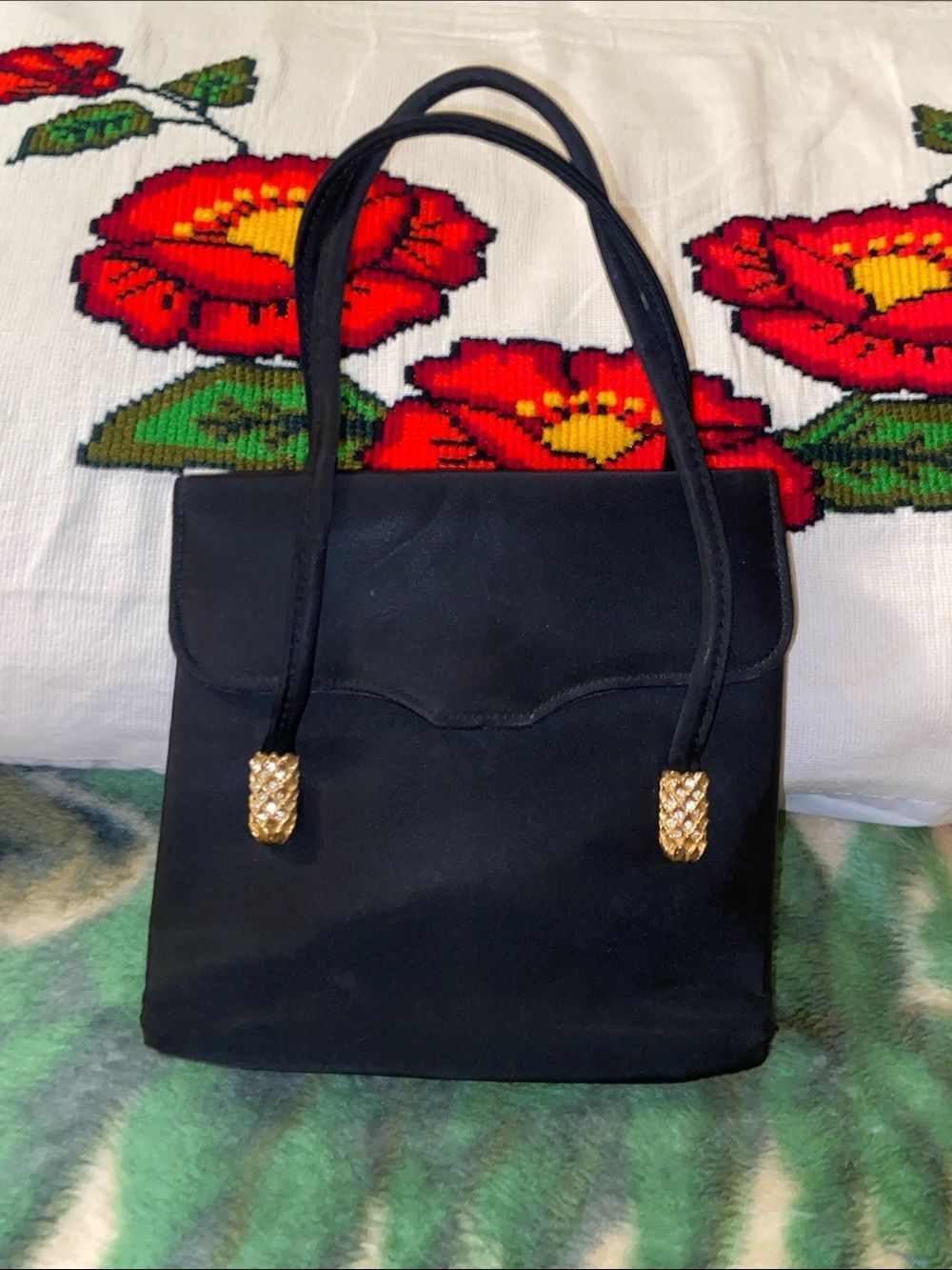 VTG,Miss Lewis Elegant Black HandBag with Gold-Tone Strap Accents